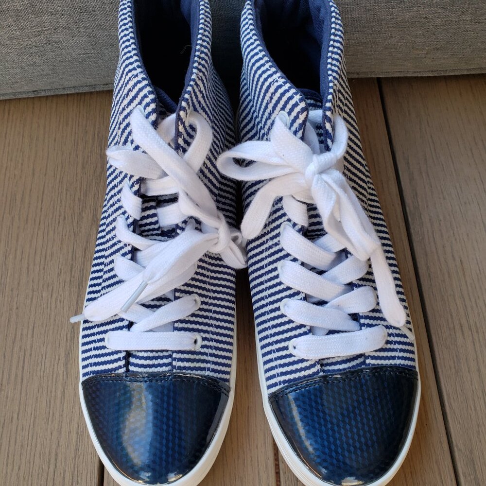 EUC LAND'S END Converse styling high top sneaker (8) KICKS bright white/blue